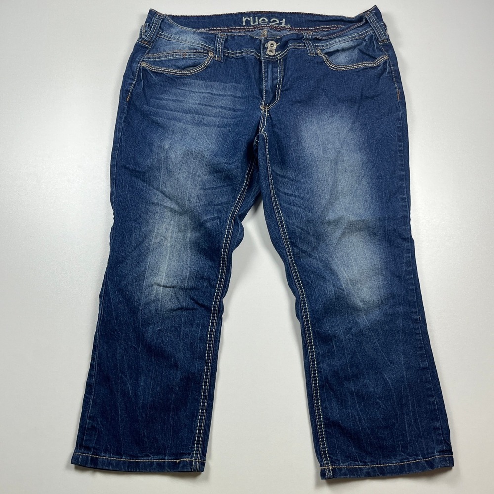 Rue21 y2k Capri Jeans Size 13/14 Medium Wash Cropped Double Button Denim Pants